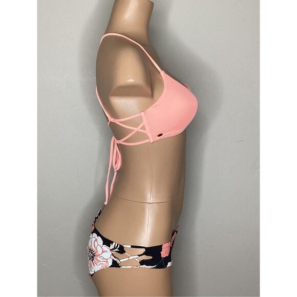 New. Roxy & O’Neill bikini set. S/L. Retails $89 - Picture 3 of 8